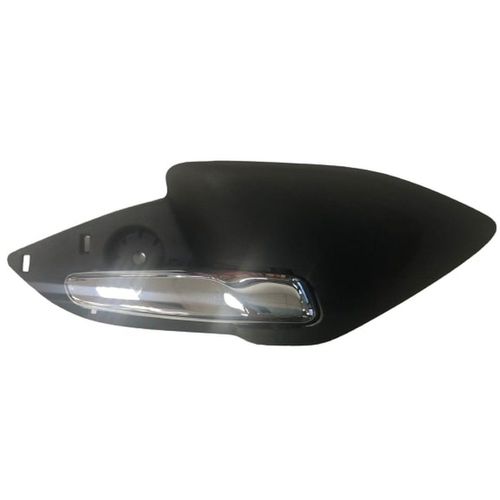 Maçaneta Int. da pta. Diant./Tras. - Cromada - C/Base:Preta - Dir. - GM Onix 12 a 19 - Prisma 12 a 19 - Spin após 12